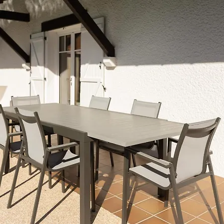 Villa Josephine With Swimmingpool In