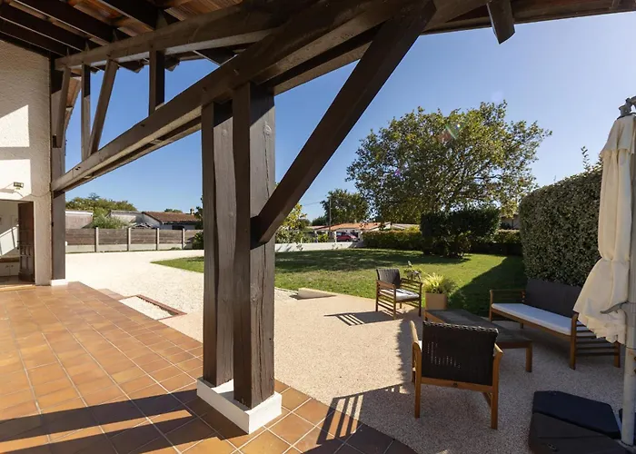 Josephine With Swimmingpool In Villa