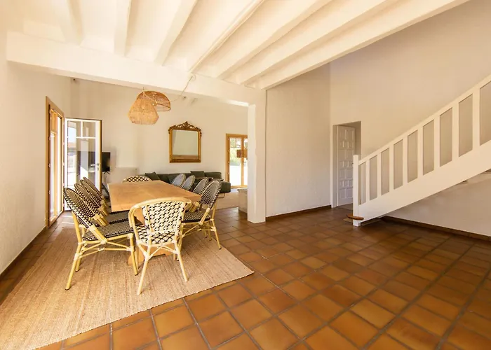 Villa Josephine With Swimmingpool In